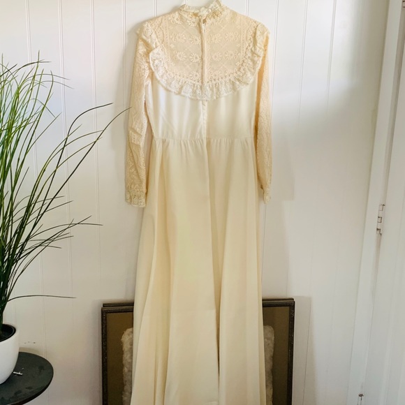 Vintage Lace Wedding Dress /Boho Chic Bridal Gown - Picture 4 of 8